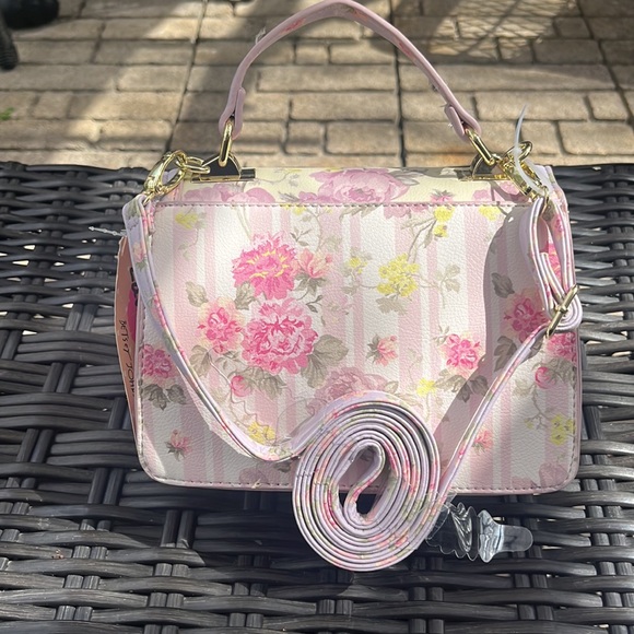 Brand new Betsey Johnson crossbody - Picture 5 of 11